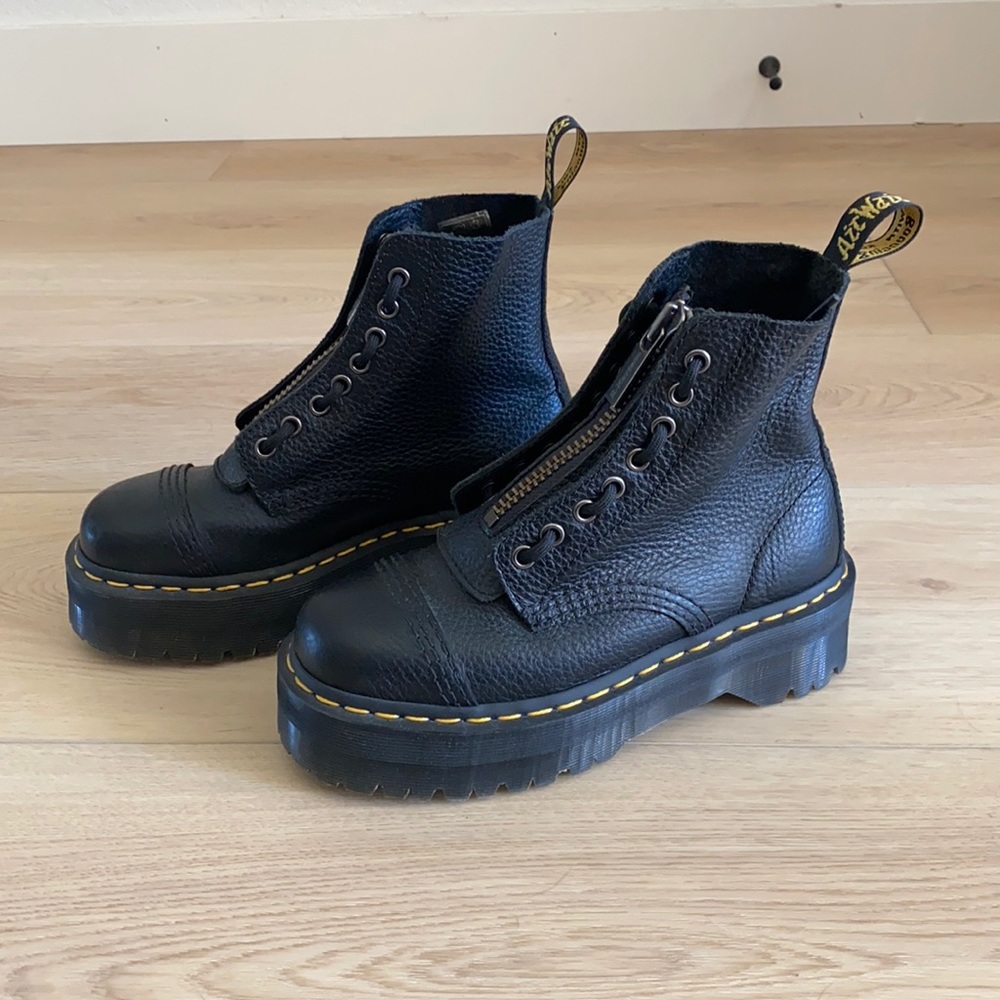Dr. Marten. Sinclair. Black.